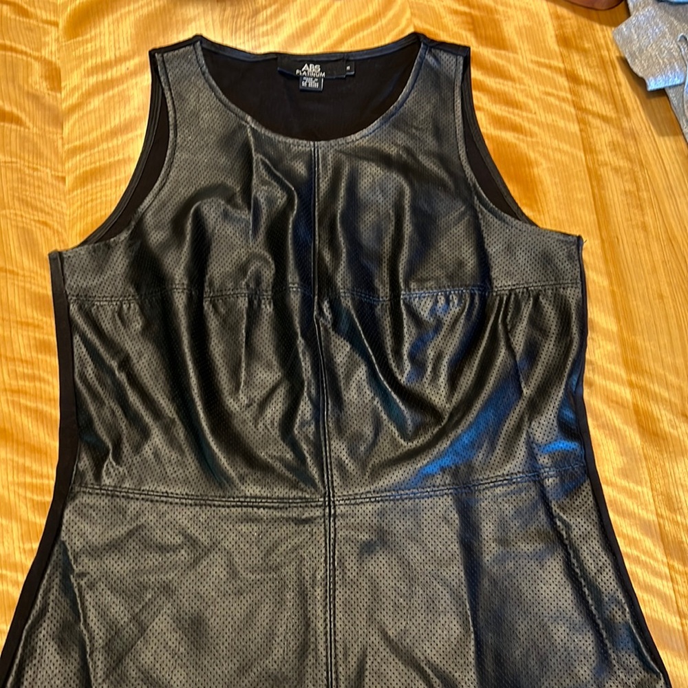 Women’s faux leather sleeveless top! Dress it up or throw it on with jeans! xs